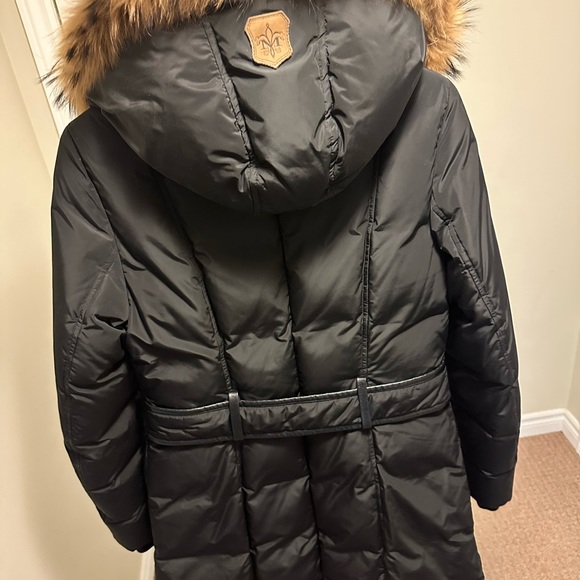 Mackage puffer, fur hood, leather accent women’s jacket size M. Mint condition - Picture 6 of 8
